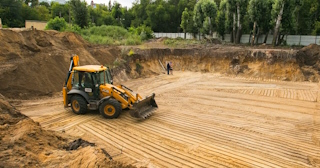 Разработка котлована Лесной стоимость за от 570 руб. м3 - заказать работы по копке и рытью котлованов | траншей